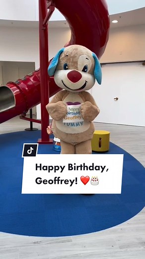 Celebra el cumpleaños de Geoffrey con Toys R Us