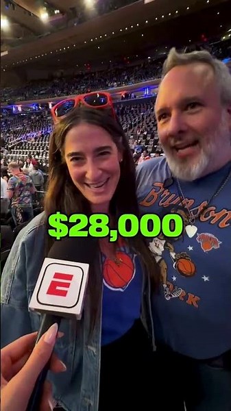 Knicks fans made some questionable financial decisions 💀