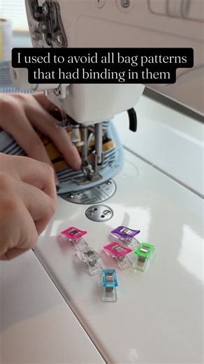 Country Cow Designs - Modern Sewing Patterns on Instagram: "Do you avoid binding? The first time I tried binding I had a bad experience and decided I would never try it again 😅 but there are so many amazing bag patterns out there that I was missing out on. So I tried out a few different methods and I found one that I can do and that works for me. If you avoid binding then give this a go: I use a stiff polyester canvas for the binding instead of a double fold binding. Just wrap it around the sea