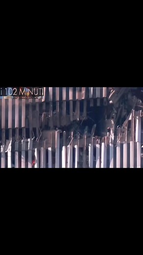 Shocking footage shows Edna Cintron waving from the gaping hole left by Flight 11's impact on the World Trade Center on September 11, 2001. Edna passed away in the attacks. May she Rest In Peace. Un filmato scioccante mostra Edna Cintron che saluta dalla voragine lasciata dall'impatto del volo 11 sul World Trade Center l'11 settembre 2001. Edna è morta negli attentati. Riposi in pace #twintowers #torrigemelle #11settembre #11september #newyork #unitedairlines #manhattan #jumpers #11september2001