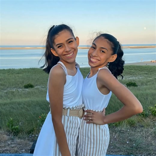 7.1K views | "We are two different people, each of us has her own life"The Siamese twins, 23, from the US live normal lives.One of them is in a relationship, but what about the other?‍鈴‍聆How do they handle dating and relationships?勞➡️➡️Find out more in the first comment below⬇️⬇️⬇️ | Fun Day | Facebook