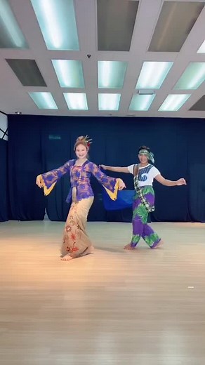 Hitam Manis Dance with Syafiq Saedon and Cmissy - Tarian Itam Manis Benyamin Wanie Ooi