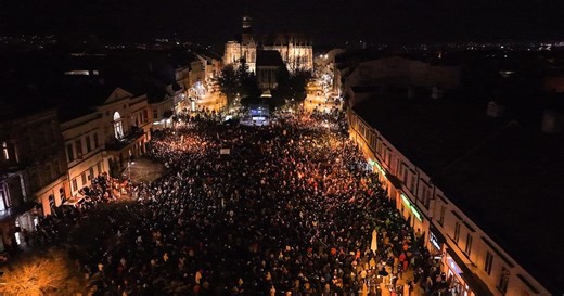 Masa ľudí, v pozadí Alžbetin dóm. Pozrite si, čo natočil dron na proteste v Košiciach