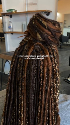 Achieving healthy hair is simpler than you think—our extensions make it effortless. ✨ Here’s how our extensions benefit your hair: • Non-Damaging & Growth-Promoting: Our synthetic dreadlock extensions are designed to be gentle on your natural hair, causing zero damage and promoting growth by reducing the need for daily styling. • Protective Styling: By wearing our extensions, your natural hair is shielded from environmental stressors and over-manipulation, allowing it to thrive underneath. • Reu