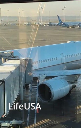 Boeing 767-400 at BER ✈️ (Rare Widebody!)