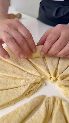 Pomysł na szybkie rogaliki drożdżowe / Idea for quick yeast crescent rolls #rogaliki #przepis