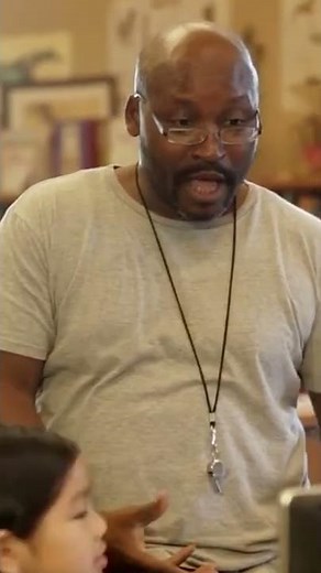 Des élèves jouent à Minecraft en cours