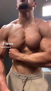 30K views · 894 reactions | Pec Play @Ed Kayne #bodybuilder #bodybuilding #gymaddict #posing #pecbounce #pecs #bigpecs #brustmuskelntraining #brustmuskel | Athletic Star | Facebook