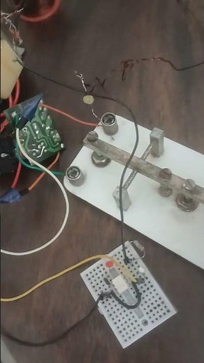 Low power wireless transmission using Morse key. Simple home-brew Transmitter & Receiver.