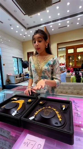 259K views · 2K reactions | Bht tagda discount藍藍 9999841727 Location: A5/25 Delhi Krishna Nagar lal quartar Open on google maps: https://maps.google.com/?q=28.659811,77.279106 Download our application: https://play.google.com/store/apps/details?id=com.omshivgirijewellers #reelitfeelit #trendingreels #explorepage #dancewithme #foryou #viralvideo #instareels #trendingnow #funvibes ❤️ | Om Shiv Giri Jewellers | Facebook