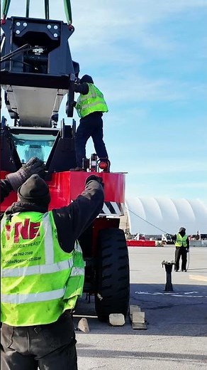 Taylor Machine Works GTX-9968 Reach Stacker Assembly At Port of Boston | Taylor Northeast