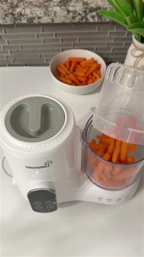 Carrot puree with Grownsy baby food maker