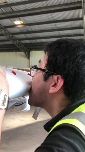 Teaching Chino how to check if the stall warning works 😚 #preflight #cessna #aviation #studentpilot #fyp