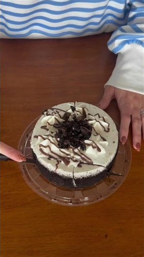 The NEW best way to cut birthday cakes!