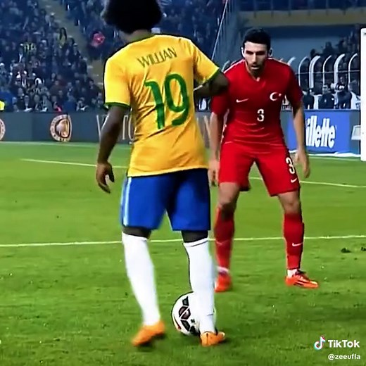 Brazilian Football Skills Showcase with Neymar and Ronaldinho
