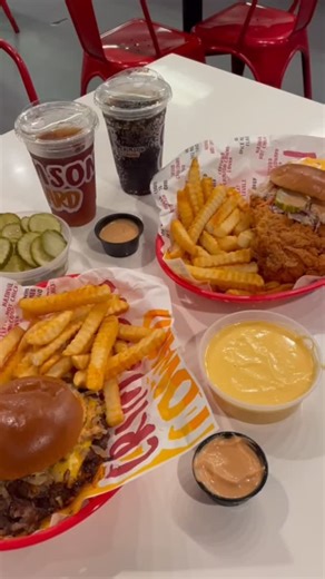 katy’s food & travels | OC yelp elite on Instagram: "| Crimson Coward • nationwide Nashville hot chicken franchise • menu has options for tenders/wings, sandwiches/wraps/burgers, loaded fries, and more • pictured: double snash burger and the crimson ordered as a meal • generous protein portions! 7/10 follow my yelp collections for updates on/reviews of all the places i’ve tried! (link in my bio)"