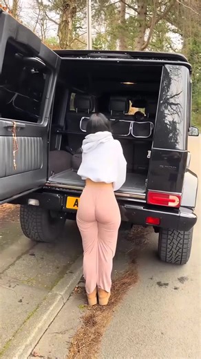 The blindfolded makeup challenge.#NotAMorningPerson #Relatable #Comedy