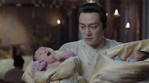 The queen had a dystocia and gave birth to twin princesses, but one of them was a bad omen! 皇后难产诞下双生公主，其中一个却是恶兆！ | 甜剧星球