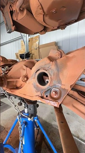 Changing ‪@ford‬​⁠ falcon diff bushes with nice new ‪@SuperProSuspensionParts‬