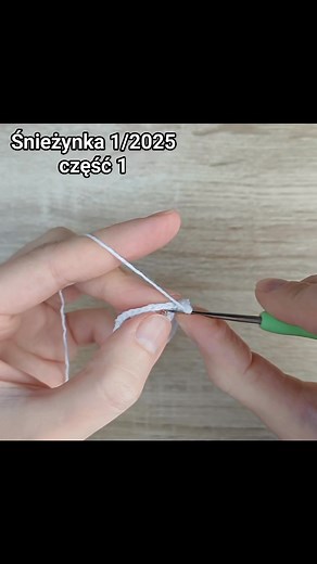Zaczynamy tydzień od śnieżynki ❄️ Miłego dziergania! #tutorial #crochetsnowflake #christmasdecoration #christmasgift | Crochet Frog