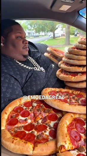 Pizza Hut has the original stuffed crust pizza 🍕 #laugh #food #emoedagreat #foodie #pizza