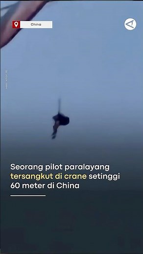 Seorang pilot paralayang tersangkut di crane setinggi 60 meter di China