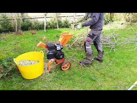 Forest Master FM6DD Compact WOOD CHIPPER in Action