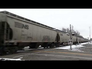 NORFOLK SOUTHERN GE AC44C6M Northbound Grain Train