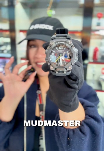 G-SHOCK MUDMASTER GWG-B1000TLC, inspirado en el equipo Team Land Cruiser Toyota Auto Body, famoso por competir en el Rally Dakar. Está hecho para resistir barro, polvo, golpes y vibraciones, con Triple Sensor, Bluetooth, energía solar y cristal de zafiro. En pocas palabras: tecnología, lujo y espíritu de aventura en tu muñeca. 🔥 #mudmaster #GSHOCK #GWGB1000 #Toyota #casiofanmexico