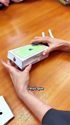 La Estudiante Hizo Un Regalo De Cumpleaños Para Su Maestra