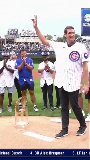 Kyle Hendricks throws out the first pitch, and of course, it's a strike 🤷‍♂️