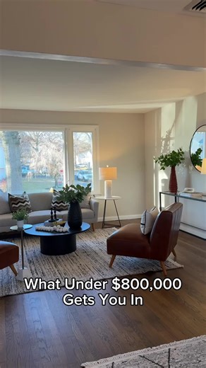 This week’s gem is a beautiful home in Bloomfield, NJ listed at $719,000. My favorite part? The location! It’s right behind the middle school and just steps from Bloomfield Ave, making it super easy to get to Montclair and downtown Bloomfield. Even better—it’s on a dead-end street, so the kids can play safely outside and enjoy the neighborhood. Want to see more homes like this or find the perfect spot for your family? Book a buyer consult through the link in my bio and let’s get you one step clo