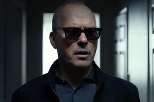 病で記憶を失いつつある孤高の老ヒットマン、人生最期の完全犯罪に挑む！マイケル・キートン監督＆主演『殺し屋のプロット』（CAGE）｜ｄメニューニュース