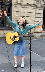 What’s Up . . . . By Four Non Blondes and sung by Ivy Guo #fournonblondes #music #buskers #buskersofglasgow #glasgow #scotland #glasgowmusicscene #scotlandmusicscene | BuskersofGlasgow