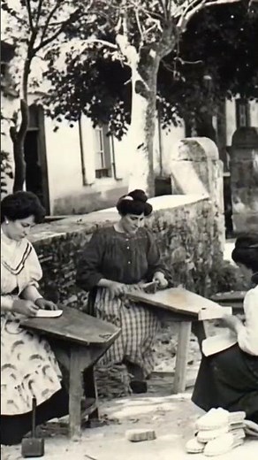 SALIES DE BEARN - Sandalières en 1910 (Pyrénées-Atlantiques)