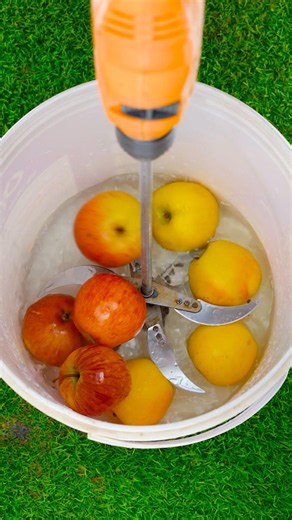 Fast way to make apple juice 🍎🤯