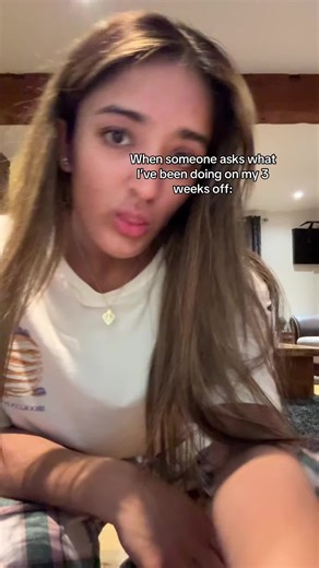 Don’t mind Babs playing the PS5 in the back x he’s just vibing like me #foru #christmasholiday