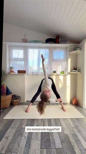 Try this eagle inspired flow! 🦅 who thinks I should film it for YouTube? #yogasequence #vinyasaflow