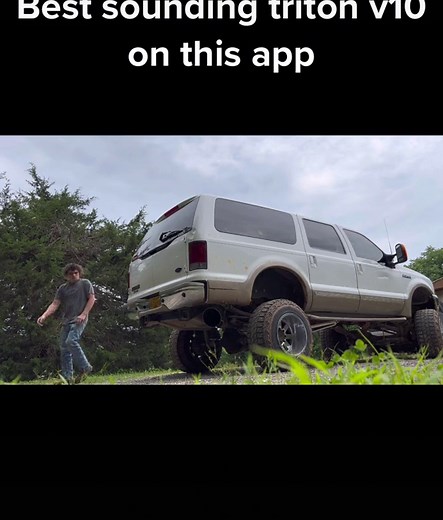 Custom Ford Excursion V10 with Loud Exhaust Duet