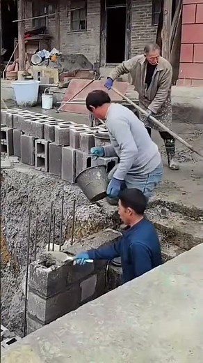 Process of Building a Retaining Wall Using Concrete Blocks