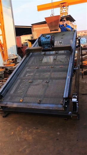 Stone crusher manufacturers on Instagram: "The vibrating screen uses vibrator excitation to produce reciprocating vibration, which separates the material according to particle size. #Vibratingscreeningmachine#vibratingsandscreeningmachine#vibratingsievingstonemachine #linearvibratingscreen#multi-layervibratingscreen#vibratingscreen #Debrisseparator#Garbagesortingmachine#coalscreeningmachine #Feedscreen#stonescreeningmachine#stonemolecularsieve#stonesieve#Sandandgravelscreening #miningmachinery#m