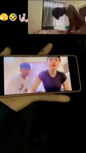 pkr2earn on Instagram: "日本利用压电瓷砖将脚步转化为电能。这些瓷砖捕捉来自你脚步的动能。当你行走时,你的重量和动作会对瓷砖产生压力。瓷砖会轻微弯曲, 从而产生机械应力。瓷砖内部的压电材料将这种应力转化为电能。每一步都会产生少量电荷, 而数百万步结合在一起就能产生足够的电力来驱动 LED灯、数字显示屏和传感器。在像涩谷车站这样繁忙的地方,每天大约有240万个脚步为这一系统作出贡献。这些电能可以被储存或立即使用,从而减少对传统电力来源的依赖,并支持可持续的城市基础设施。这种方法将日常运动转化为实用的可再生能源#日本#知识]识# 事实你知道吗 推荐科技创新历史 技术实验热"