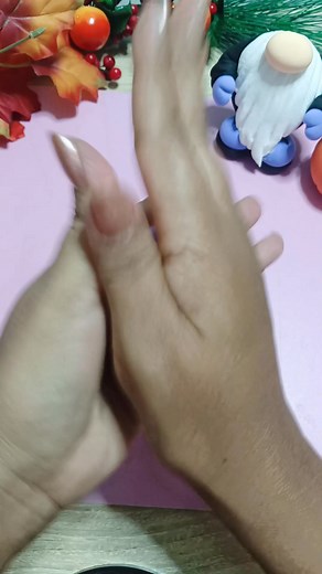 🧙‍♂️ ¡Así quedó mi gnomo terminado! Con su sombrerito y nariz listos 😍. Mira el resultado final y anímate a crear el tuyo paso a paso. #Gnomo #Manualidades #design #HechoAMano #Decoración #GnomoNavideño #ManualidadesFáciles #ArteCreativo #PasoAPaso #ManualidadesBonitas #DecoraciónHogar #Artesanías #IdeasCreativas #NavidadDIY #HechoConAmor #Tutorial #Crafts #Gnomos #DecoraciónNavideña #arteconamor | Pintando con Lydia Pérez