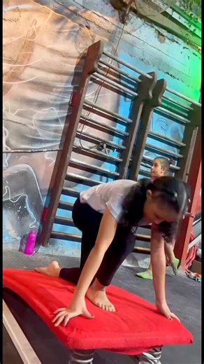 ✨Leveling up splits and leaps⬆️⬆️ . . . . . #drillsbuildskills #kidsgymnastics #LittleChampions #gymnastics #workoutmotivation #artisticgymnastics #womensgymnastics #flexibility #CombatStation | Shehab Ahmed