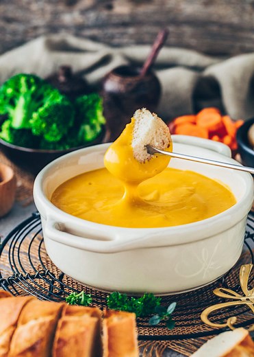 Vegan Cheese Fondue | Easy Recipe