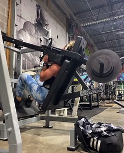 Reloaded Pendulum Squat - https://hubs.la/H0WnmjC0 - This Pendulum Squat has a 4 position adjustable platform and 4 weight horns for plate storage. Heavy duty and custom made to order with your choice of frame color. - Ft @missashleysarina - #ArsenalStrength #MastersOfStrength #ReloadedSeries | Arsenal Strength