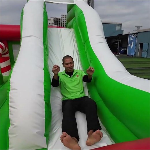 CHRISTMAS HIT! Inflatable Obstacle Course That Goes Viral 🎄#christmas #christmastree