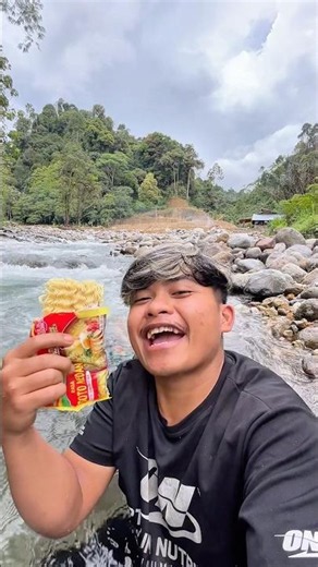 EATING INDOMIE! #comedy #shorts #funny #bremas