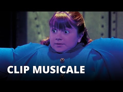 WILLY WONKA E LA FABBRICA DI CIOCCOLATO (1971) | La canzone degli Umpa Lumpa per Violet