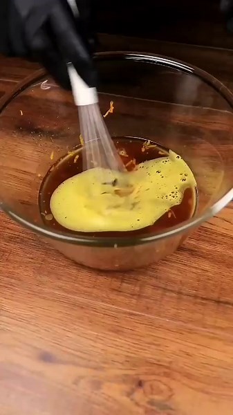 Baking apple pies that smell like happiness
